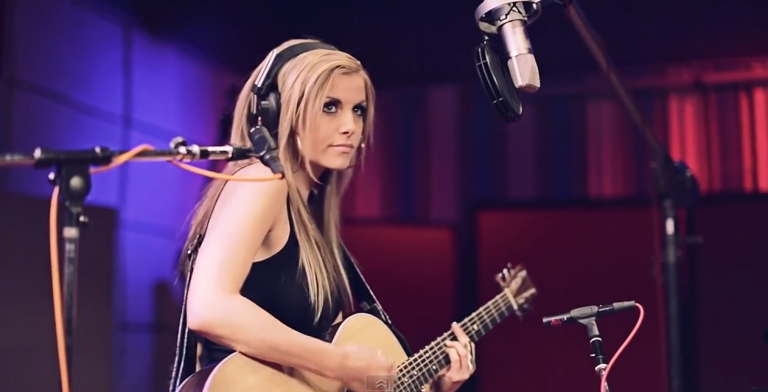 Lindsay Ell forma parte del soundtrack del nuevo pack de accesorios: Patio de ensueño