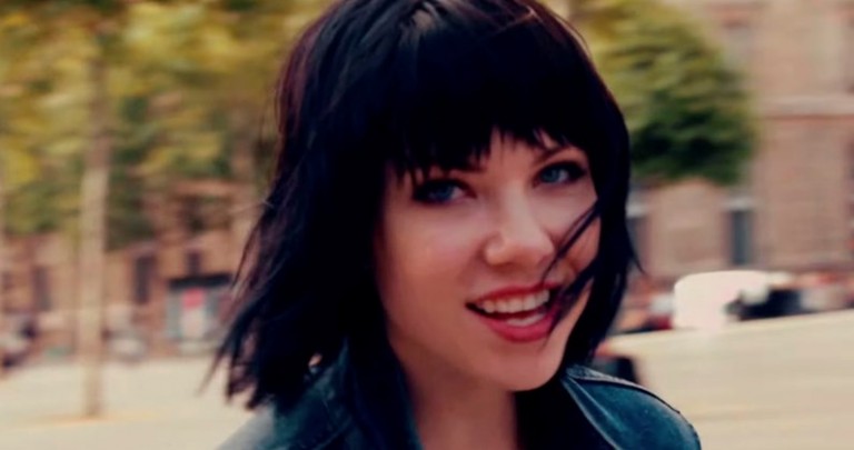Música: Escucha la versión Simlish de Run Away With Me de Carly Rae Jepsen