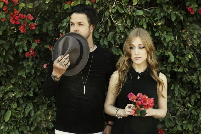 Música: Escucha la canción oficial de De Acampada – Get It Right en Simlish