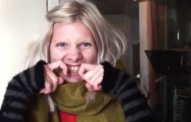 Aurora promociona Los Sims 4 Vampiros