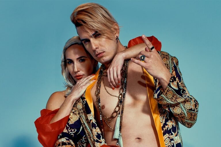 Domino Saints canta al ritmo de Simlish para Los Sims 4