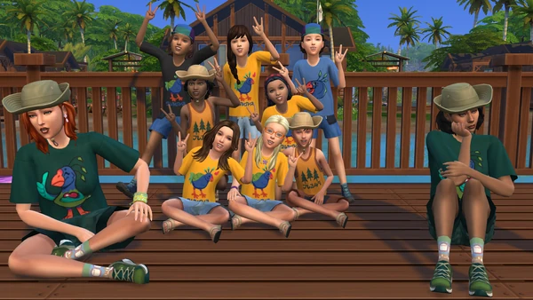Grupo de Sims con camisetas y sombreros de campamento posando en una terraza de madera.