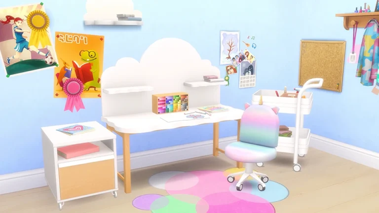 Rincón creativo de Emma Set en Los Sims 4, con escritorio blanco, estantes de nube y silla de unicornio en tonos pastel.