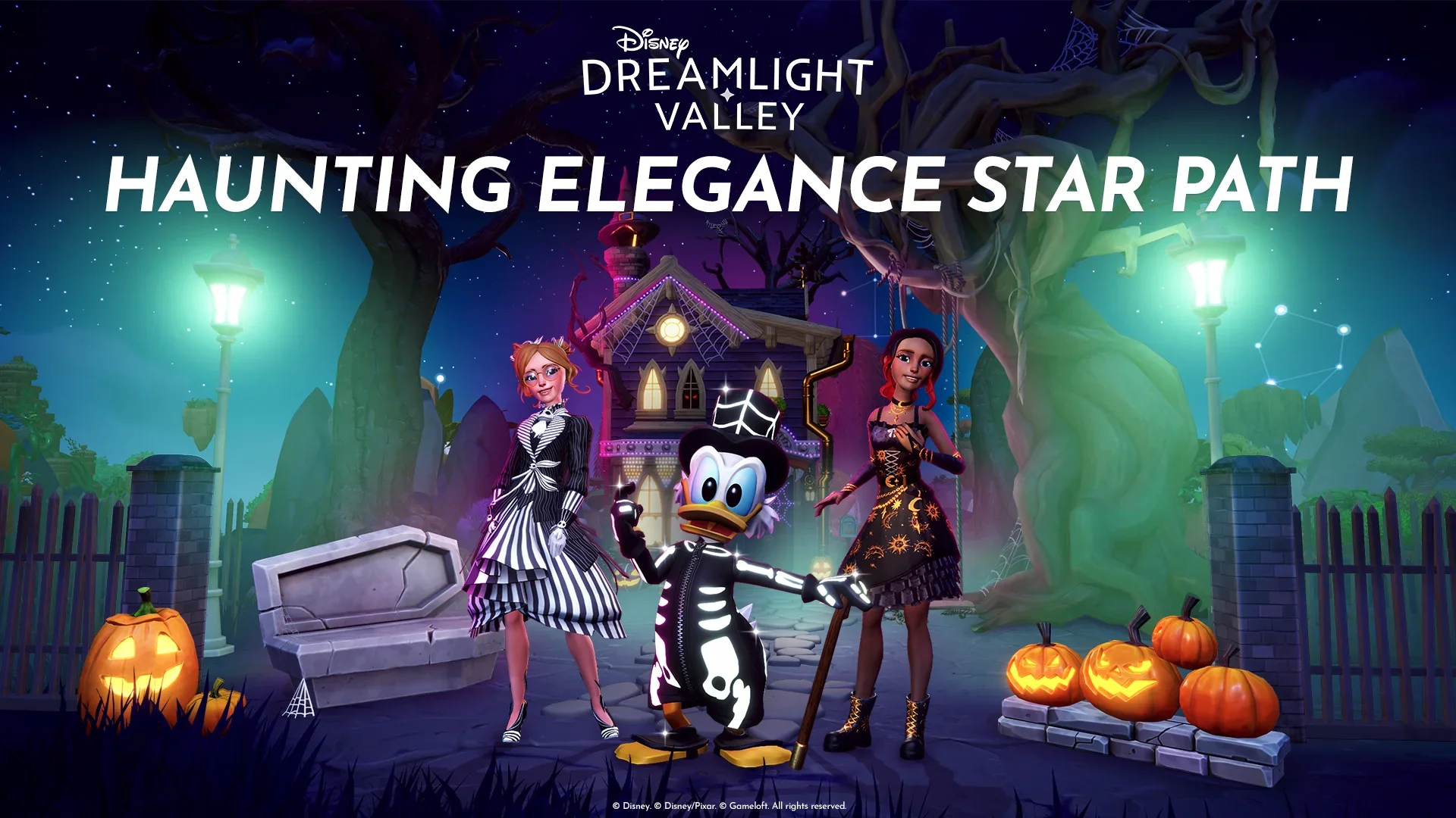 Dos personajes con ropa de Halloween y el Pato Donald disfrazado de esqueleto en el Camino de Estrellas de Elegancia Aterradora.