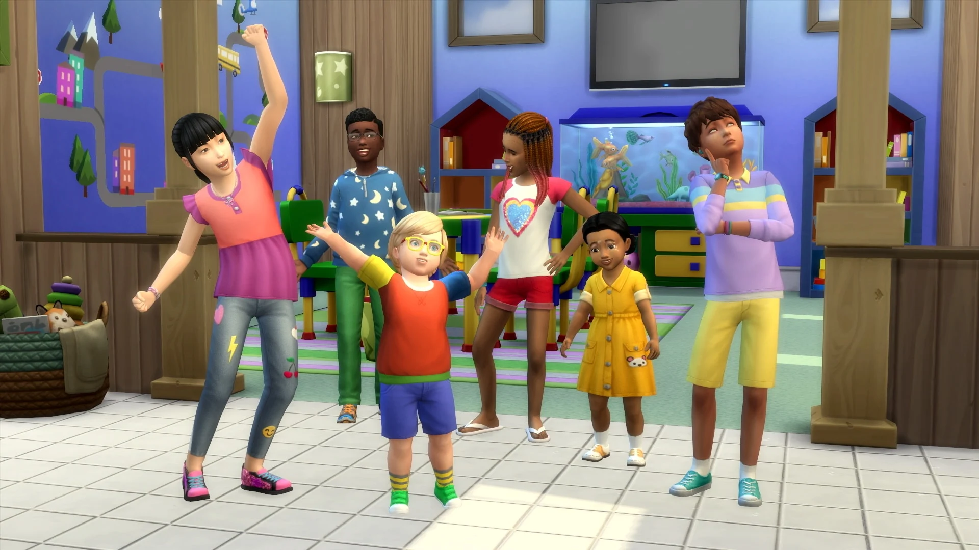 Varios Sims peques con ropa colorida posan delante de un acuario en un cuarto de juegos.