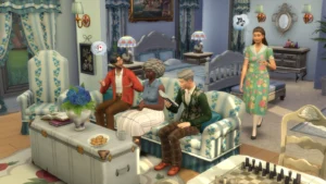 Cuatro Sims ancianos en una habitación con sofá y cortinas florales, cama doble, lámparas de pato y una mesa con galletas.